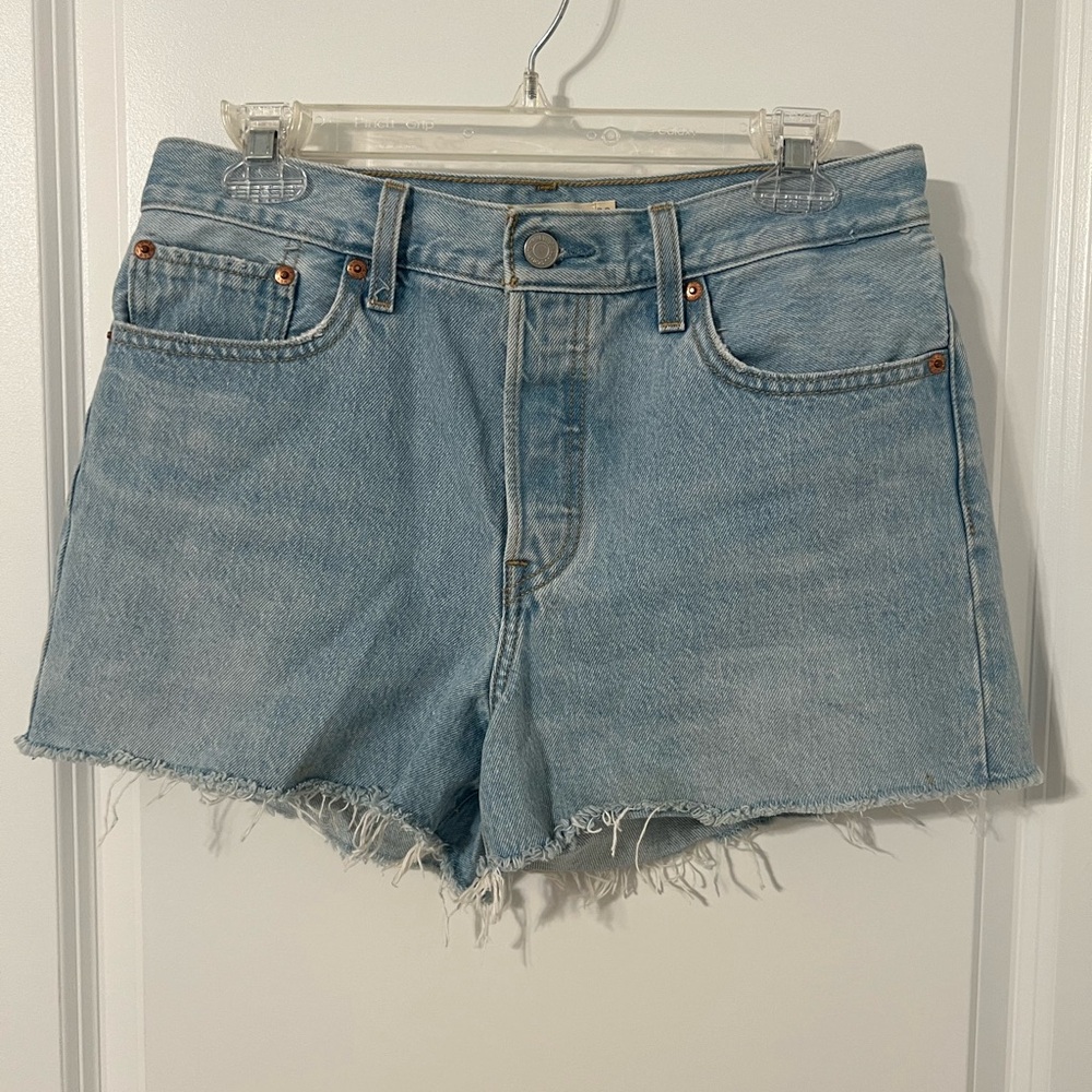 Levi’s Wedgie Fit Cut-off Denim Shorts - 29